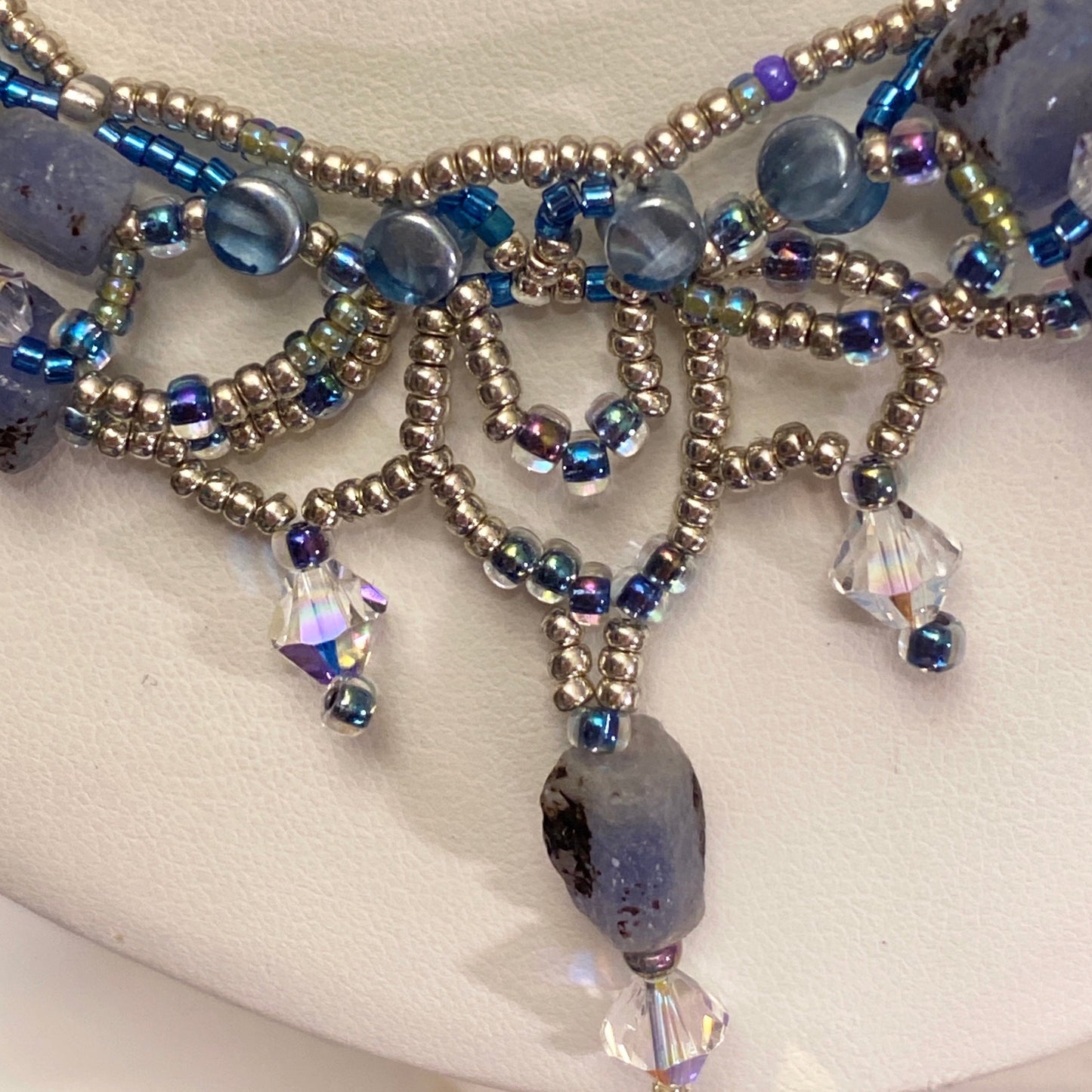 Edwardian style necklace with rough sapphires